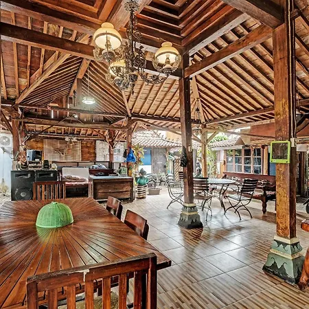 SPOT ON 91916 Joglo Doyong Homestay Syariah-2